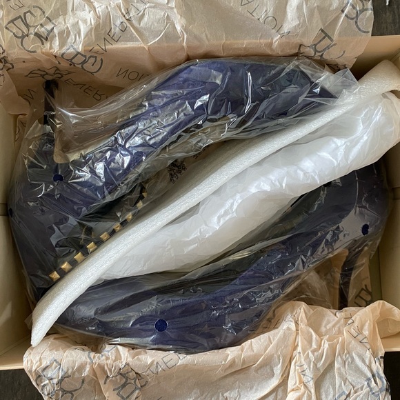 New in Box BCBG Royal Blue Suede Pumps with Ankle Strap and Gold Studs Size 8.5 - Picture 5 of 7